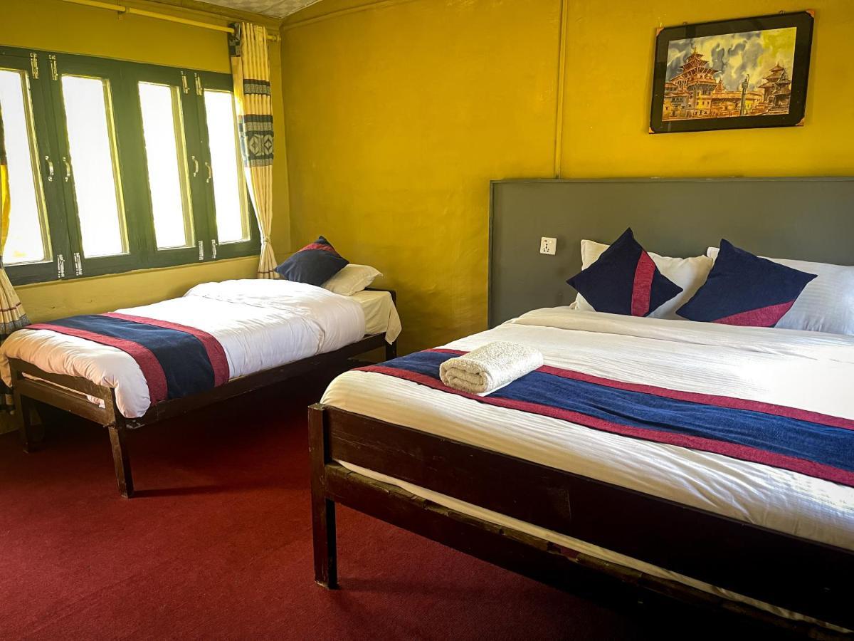 Hotel Tharu Garden, Саураха Экстерьер фото