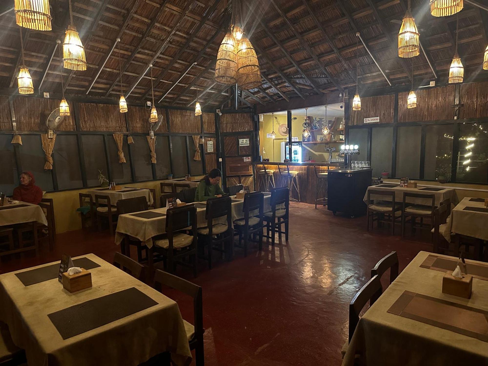 Hotel Tharu Garden, Саураха Экстерьер фото
